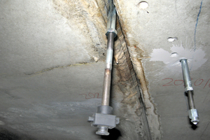  Finnetunnel: Fugennachdichtung in Tübbingröhren/Resealing of Segment Bore Joints 