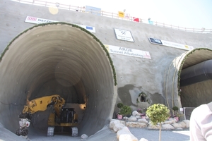  Das nördliche Portal des Albabstiegstunnels bei Dornstadt 