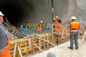  Concreting of the first invert block, Steinbühl Tunnel South, east bore 