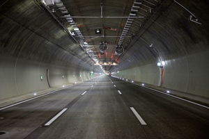  Tunnelinstallation der Brandbekämpfungsanlage 