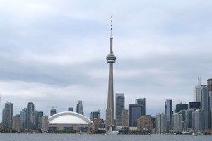  Die Skyline von Toronto mit dem CN-Tower 