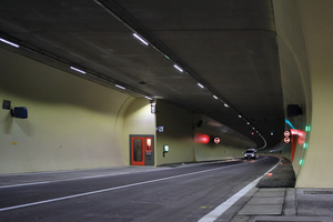  Neben der Beleuchtung der Tunnelröhre sind zur Markierung der Notruf- und Feuerlöschnischen sowie der Querverbindungen zwischen beiden Röhren LED-Lösungen von Swareflex im Einsatz 