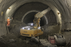  A Liebherr hydraulic excavator was employed to tackle the work in the drives produced by sprayed concrete technology 