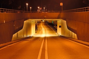  A second tunnel in Stuttgart, the B295 tunnel in Stuttgart-Feuerbach was provided with a Sikagard-260 WPU wall coating at the same time. 