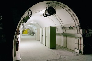  One of 104 cross-passages in the Lötschberg Base Tunnel. Up to 15 control cabinets are to be found in each of them. 