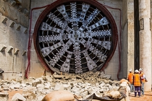  At the end of September, the cutting wheel of TBM „Alice“ broke through the target shaft wall for the first time 