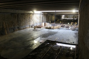  Construction work at the underground station Estación 5 de Mayo 