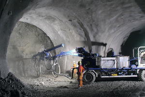  Ferngesteuerte Spritzarme zur Felssicherung mit Spritzbeton im Tunnelbau im Sprengvortrieb  