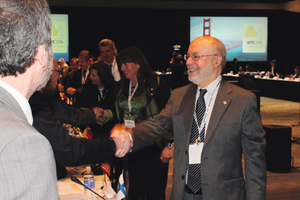  17)	Der neu gewählte ITA-Präsident Prof. Tarcisio Barreto Celestino (rechts) |  