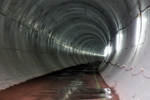  <div class="bildtext">Fertiger Tunnelrohbau NKWT mit Ausgleichsschicht vor Beginn der Arbeiten am Oberbau</div> 
