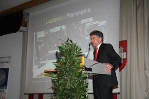  1 Prof. Konrad Bergmeister during his lecture on the stage reached by work on the Brenner Base Tunnel at Innsbruck/A 