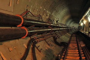 <div class="bildtext_en">Pipe-joining system with grooved mechanical joints compensating for curves and thermal movements in the supply tunnel beneath the River Vistula in Warsaw/Pl.</div> 