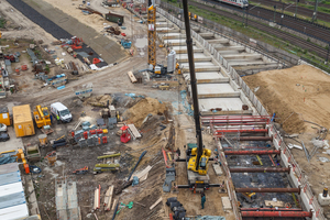  Hamburgs U-Bahnlinie U4 wird derzeit um 1,3 km von der HafenCity Universität in Richtung Elbbrücken verlängert. 