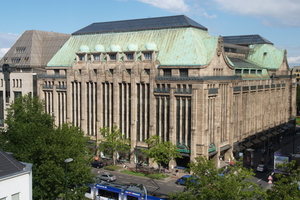  The Wehrhahn Line crosses below the southern part of the prominent Kaufhof building | 